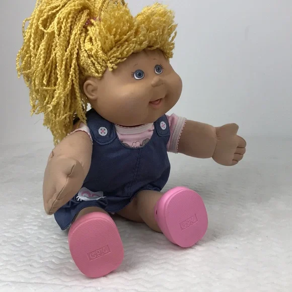 Cabbage Patch doll - Picture 14 of 16